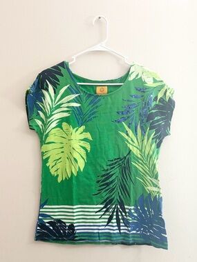 5/$15 🩷 Ruby Rd. Bright Green Tropical Print Tee with Blue Sequins